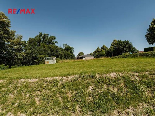 Prodej stavebního pozemku 1093 m²