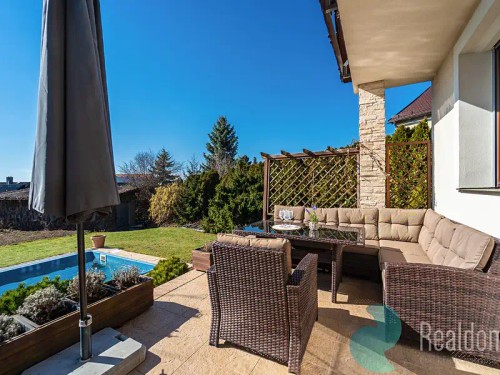 Prodej vily 174 m², pozemek 811 m²