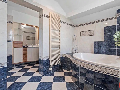 Prodej vily 358 m², pozemek 1157 m²