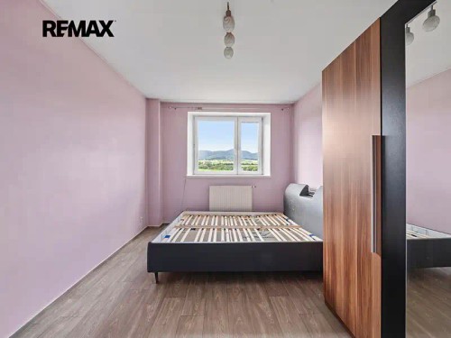Prodej domu 1220 m², pozemek 2442 m²