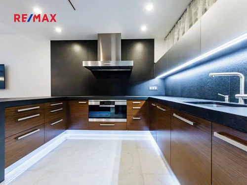 Prodej domu 365 m², pozemek 623 m²