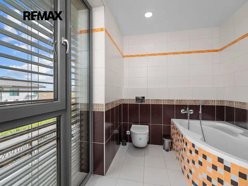 Prodej domu 304 m², pozemek 2708 m²