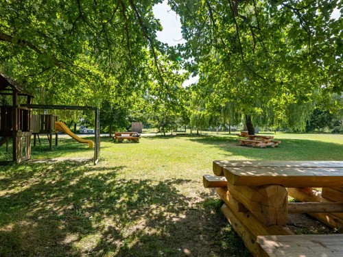 Prodej stavebního pozemku 1215 m²