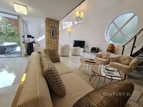 Prodej domu 972 m², pozemek 691 m²