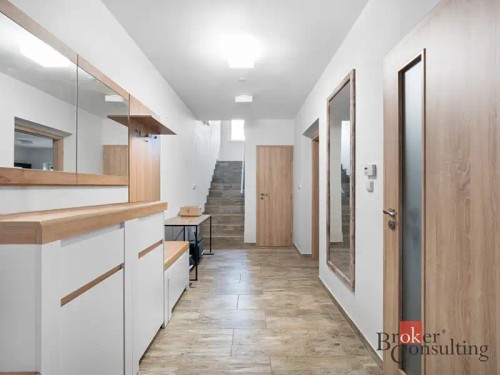 Prodej domu 466 m², pozemek 1096 m²