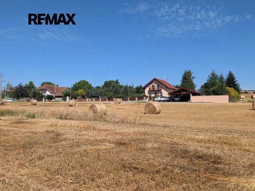 Prodej stavebního pozemku 1998 m²