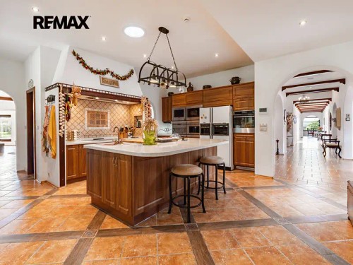 Prodej domu 652 m², pozemek 7174 m²