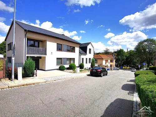 Prodej domu 328 m², pozemek 438 m²