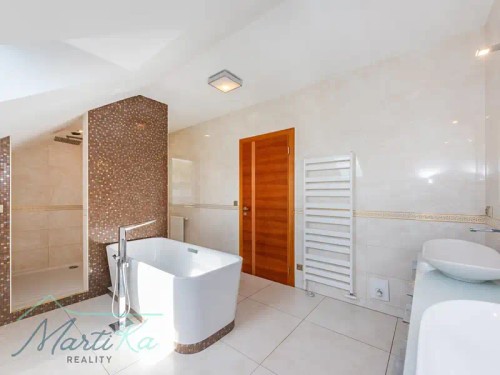 Prodej domu 392 m², pozemek 973 m²