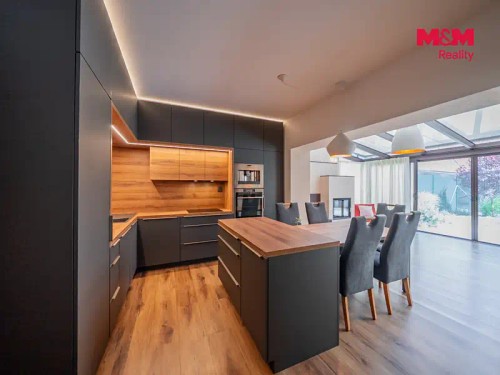 Prodej domu 275 m², pozemek 3832 m²