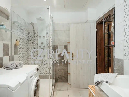 Prodej domu 280 m², pozemek 35798 m²