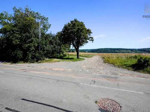 Prodej stavebního pozemku 1648 m²