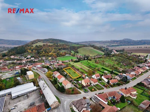 Prodej stavebního pozemku 1058 m²