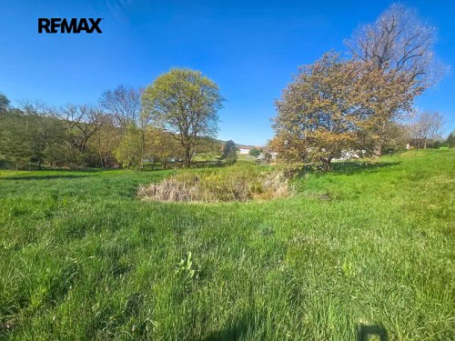 Prodej stavebního pozemku 1696 m²