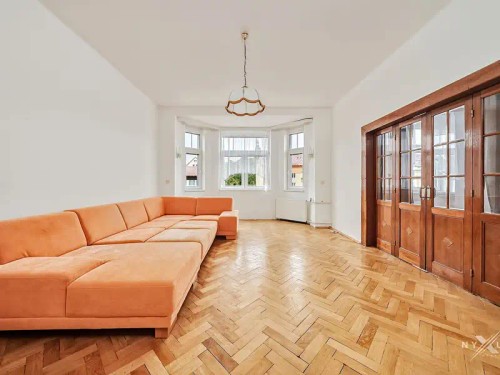 Prodej domu 932 m², pozemek 1353 m²