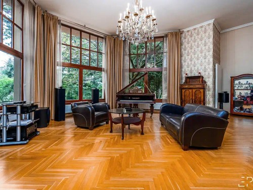 Prodej vily 470 m², pozemek 3496 m²