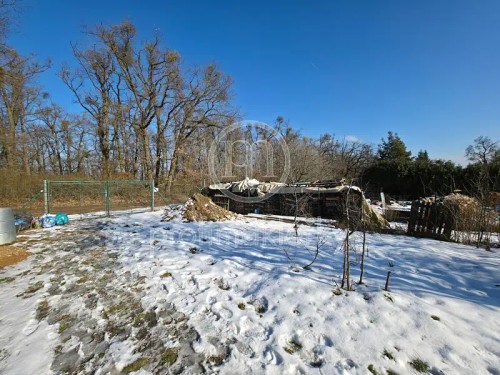 Prodej stavebního pozemku 1215 m²