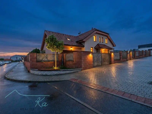 Prodej domu 392 m², pozemek 973 m²