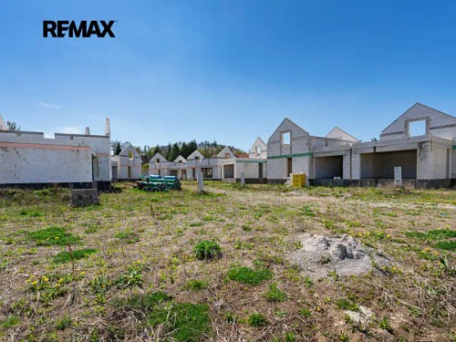Prodej stavebního pozemku 7643 m²