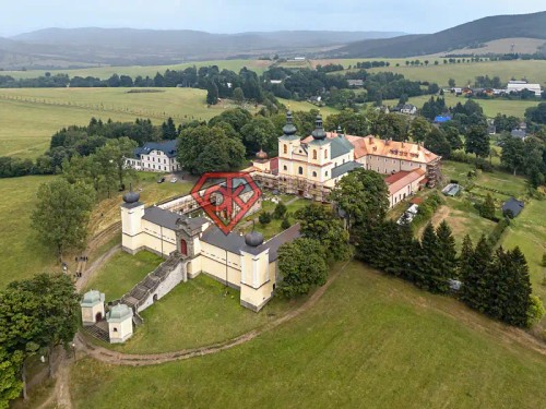 Prodej domu 448 m², pozemek 1653 m²