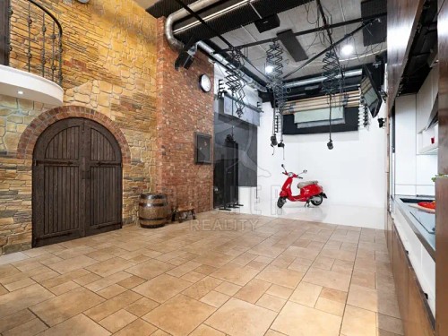 Prodej atypického bytu 240 m²