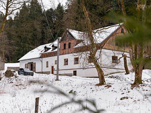 Prodej chalupy 648 m², pozemek 907 m²