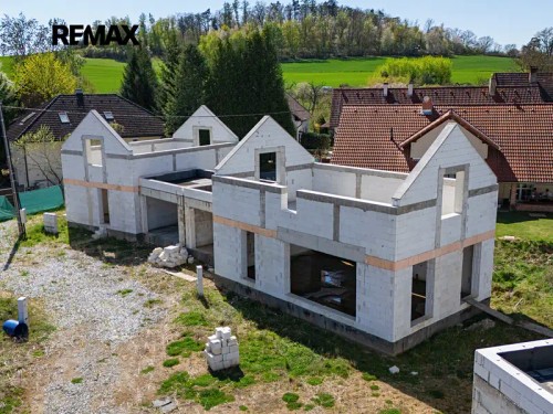 Prodej stavebního pozemku 7643 m²