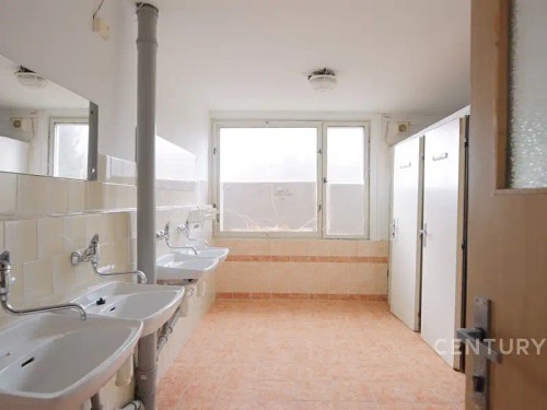 Prodej domu 1048 m², pozemek 2692 m²