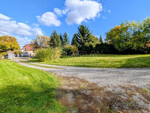 Prodej stavebního pozemku 1260 m²