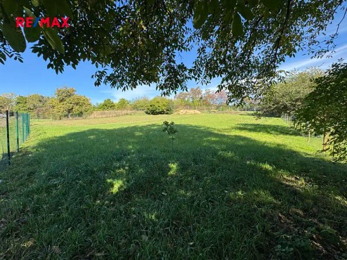 Prodej stavebního pozemku 2244 m²