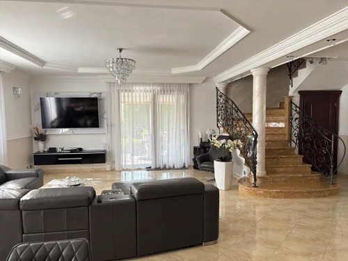 Prodej domu 320 m², pozemek 832 m²