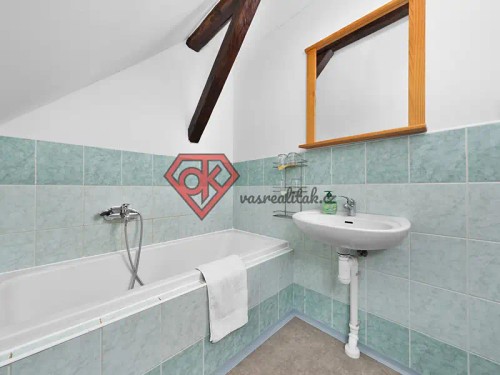 Prodej chalupy 440 m², pozemek 663 m²