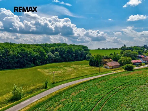 Prodej stavebního pozemku 1304 m²