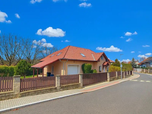 Prodej domu 261 m², pozemek 799 m²