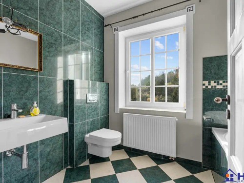 Prodej vily 743 m², pozemek 195432 m²