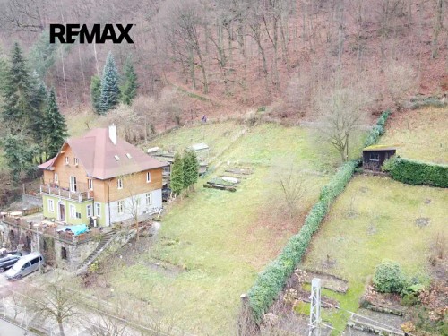 Prodej stavebního pozemku 1057 m²