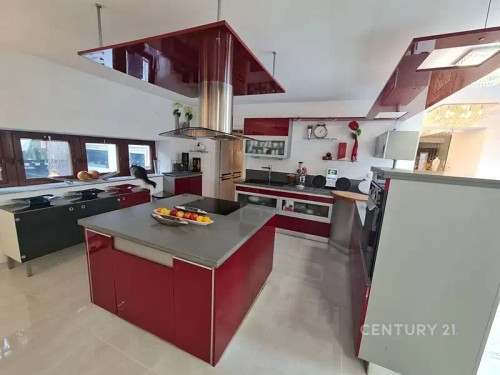 Prodej domu 972 m², pozemek 691 m²