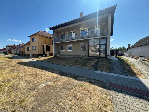 Prodej domu 214 m², pozemek 1328 m²