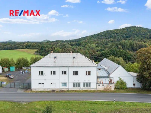Prodej domu 1220 m², pozemek 2442 m²