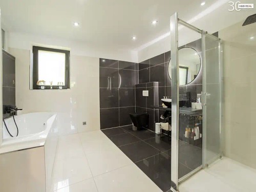 Prodej domu 300 m², pozemek 1220 m²