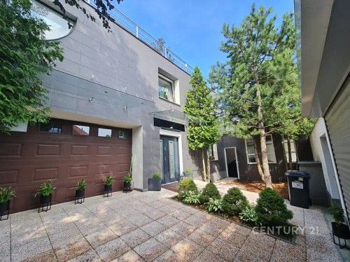 Prodej domu 972 m², pozemek 691 m²