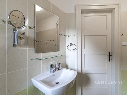 Prodej vily 405 m², pozemek 1796 m²