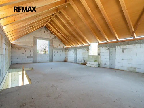 Prodej stavebního pozemku 7643 m²