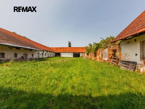 Prodej zemědělské usedlosti 873 m², pozemek 9035 m²