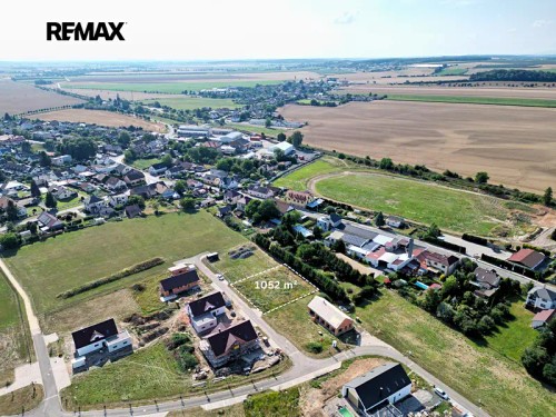 Prodej stavebního pozemku 1052 m²