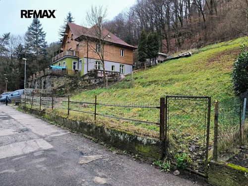 Prodej stavebního pozemku 1057 m²
