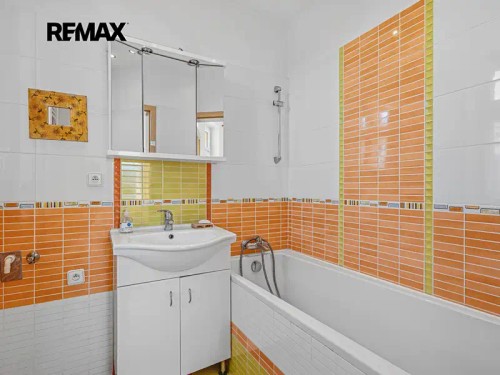 Prodaná vila 320 m², pozemek 1201 m²