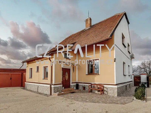 Prodej domu 280 m², pozemek 35798 m²