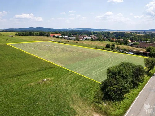 Prodej stavebního pozemku 8893 m²