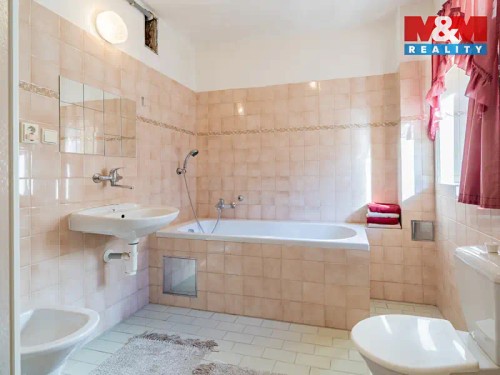 Prodej domu 245 m², pozemek 13625 m²